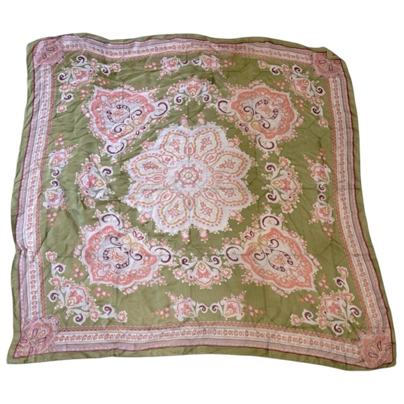 NWOT Max Studio Pink and Green Polyester scarf - Picture 2 of 3